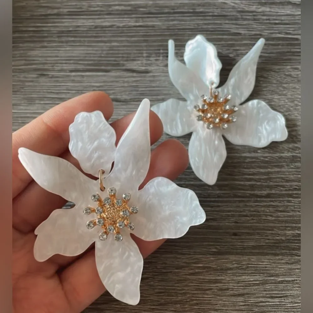 White Flower earrings A259 - Picture 3 of 4